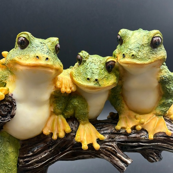 Charming Frog Trio Figurine - Picture 5 of 15